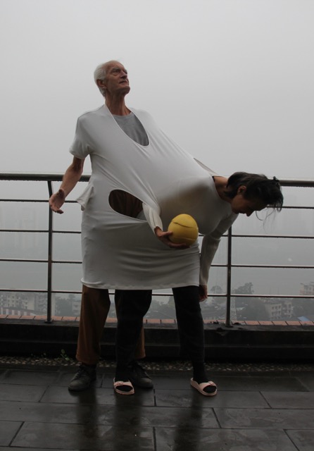 © DIE KUNSTKOMPLIZEN Einfamilienkleid - Objekt und Foto © Sabine Ott